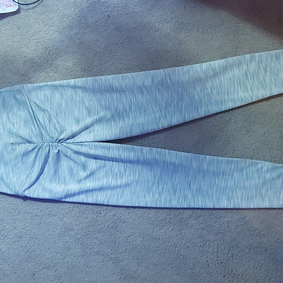 White and Grey booty scrunch leggings - Picture 4 of 5